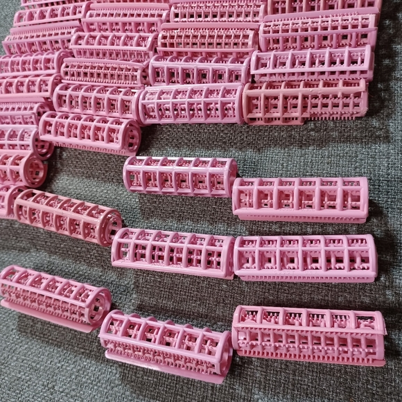Vtg snap on Wil-Hold hair curlers. Lot 45 plus - Picture 2 of 4